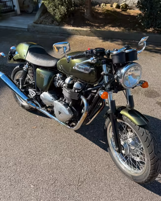 Triumph Thruxton 900