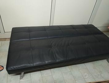 divano letto nero in pelle