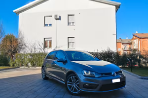 Volkswagen Golf 7 1.6 TDI DSG R-Line (Full LED)
