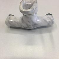 Miscelatore doccia esterno in marmo bianco carrara