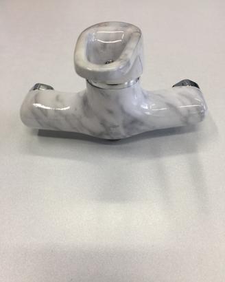Miscelatore doccia esterno in marmo bianco carrara