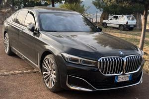 bmw 745 e  benzina  più  elettrica  ri aricabile 