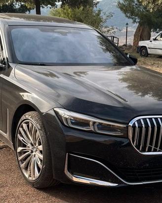 bmw 745 e  benzina  più  elettrica  ri aricabile 