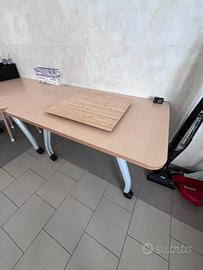 2 Tavoli da laboratorio su ruote