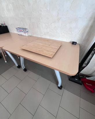 2 Tavoli da laboratorio su ruote