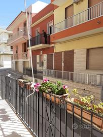 Casa su tre livelli a due passi dal mare