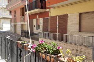 Casa su tre livelli a due passi dal mare