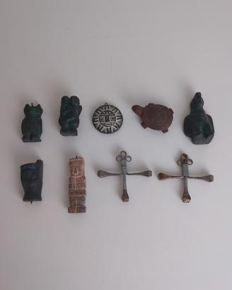 Lotto 9 pendenti e statuette etniche 