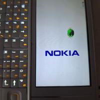 Cellulare Nokia C6-00 con tastiera scorrevole. Des