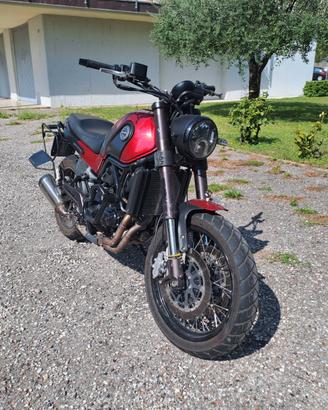 Benelli Leoncino 500 Trail Incidentata marciante