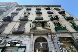 2 LOCALI A NAPOLI