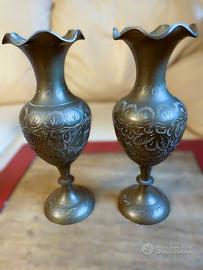 Coppia di vasi in ottone vintage
