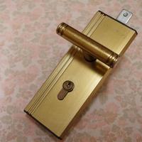 Serratura per portone basculante