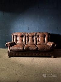Divano Chester Chesterfield in vero cuoio inglese 