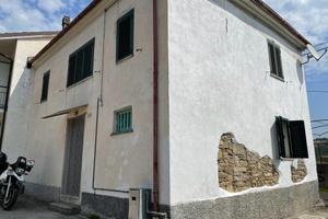 Casa Singola su tre lati