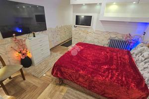 2 LOCALI A NAPOLI