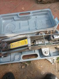 cavalletto per auto 