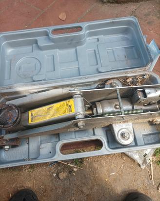 cavalletto per auto 