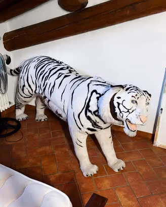 Tigre bianca grandezza naturale fatta a mano