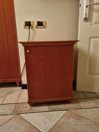 Mobiletto ad un'anta