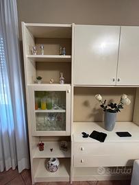 Credenza / Mobile soggiorno bianco con vetrinetta