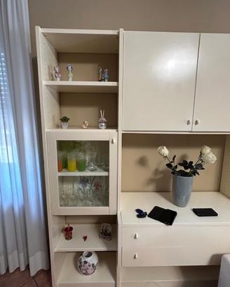 Credenza / Mobile soggiorno bianco con vetrinetta