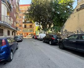 NEGOZIO A NAPOLI