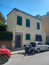 Da privato palazzina indipendente zona calzabigi