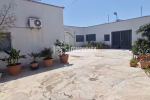 Casa di 120mq, con 130mq di cortile, deposito e te