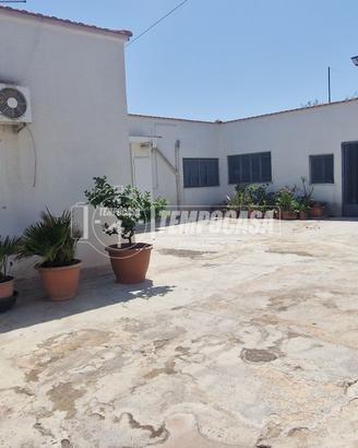 Casa di 120mq, con 130mq di cortile, deposito e te