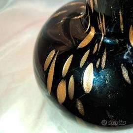 Vaso in vetro nero e avventurina attribuibile e Na
