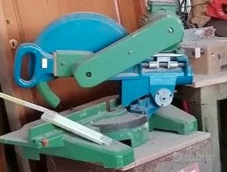 Troncatrice usata per legno