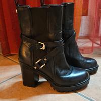 Stivaletto nero n. 37 Guess