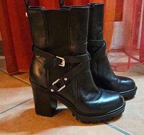 Stivaletto nero n. 37 Guess