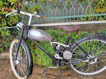 Bicicletta Bianchi a motore d'epoca 