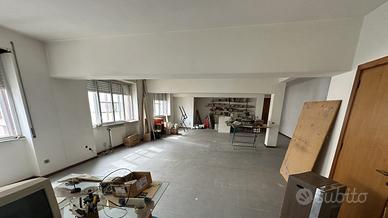 Uso ufficio open space accanto al Tribunale