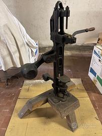 🍇 Antica Imbottigliatrice Tappatrice a Colonna