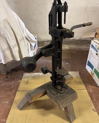 🍇 Antica Imbottigliatrice Tappatrice a Colonna