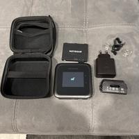 Netgear Nigthhawk M6 Pro + Custodia + 2 Batterie