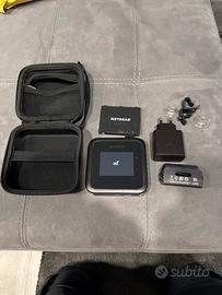 Netgear Nigthhawk M6 Pro + Custodia + 2 Batterie