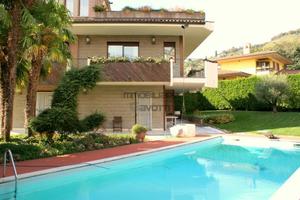 Villa di 700 m² con più di 5 locali e box auto dop