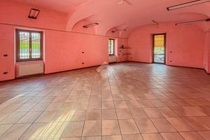 NEGOZIO A CORTE FRANCA