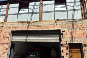 Immobile artigianale con soppalco e servizi