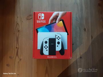 Nintendo Switch OLED Bianca + Pellicola Extra