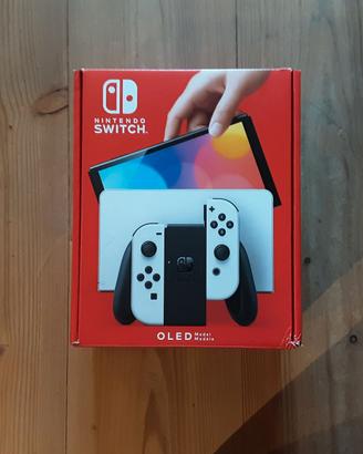 Nintendo Switch OLED Bianca + Pellicola Extra
