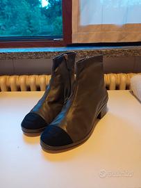 Stivaletto grigio Chanel con punta morbida