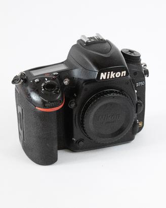 NIKON D750
