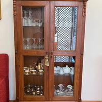 Vetrinetta finemente lavorata in legno fine 800