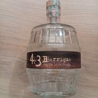 Bottiglia vuota di grappa barrique 