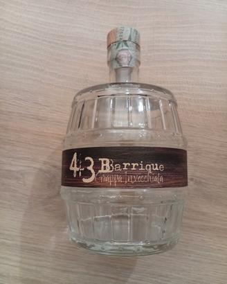 Bottiglia vuota di grappa barrique 